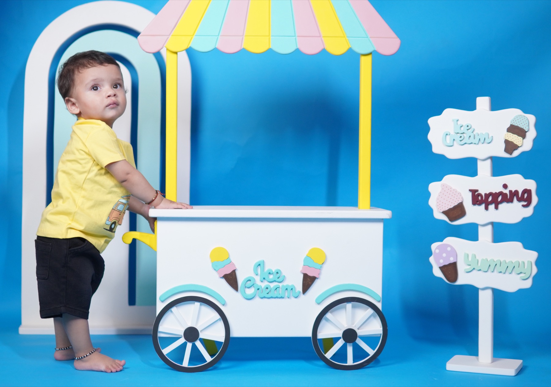 Baby photoshoot props ice cream cart