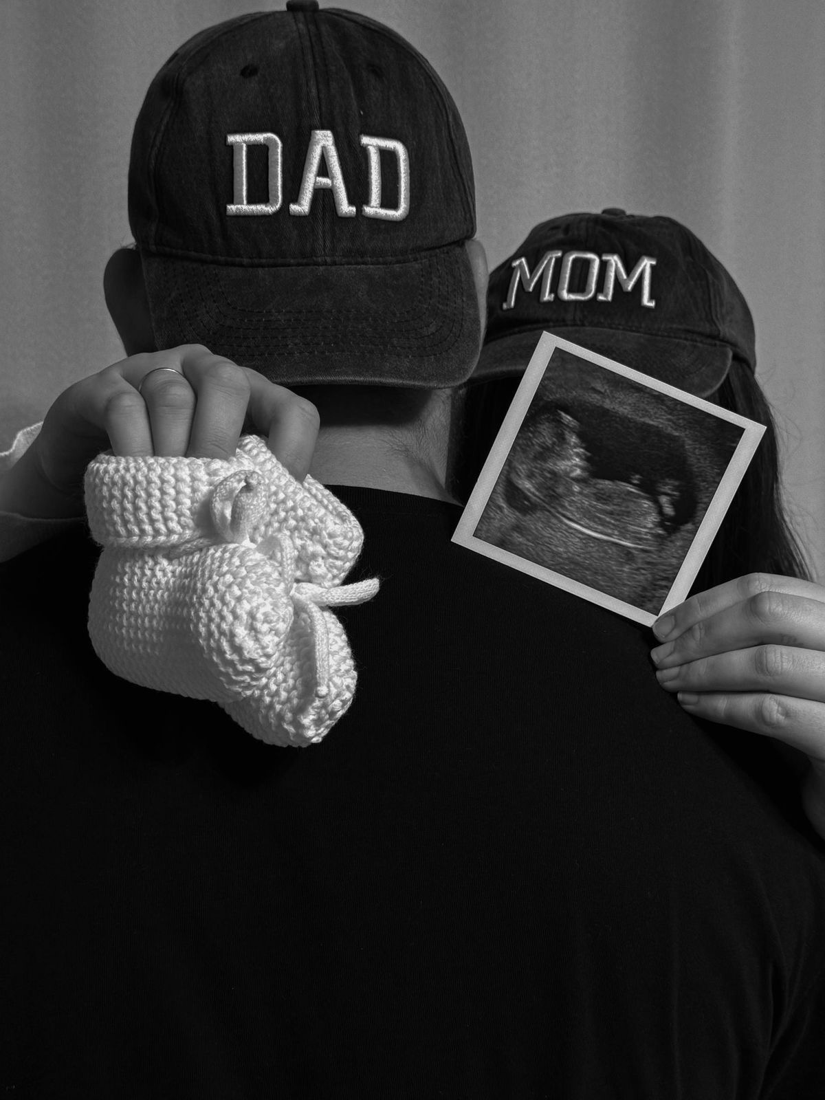Maternity dad mom ultrasound announcement portrait